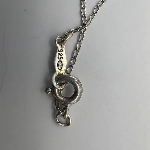 Angel Pendant marked RJ 925 Thailand on a 925 marked sterling chain - Picture 5 of 7